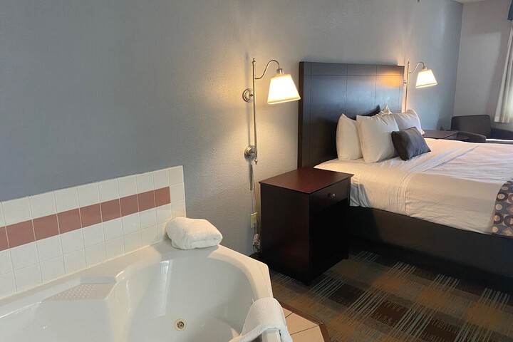 Baymont by Wyndham Danville IL