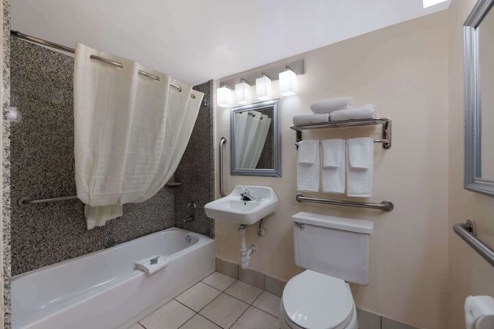 Room 7 of 26