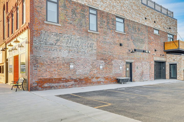 1 Block to Lake City Marina: Condo w / Rooftop Deck