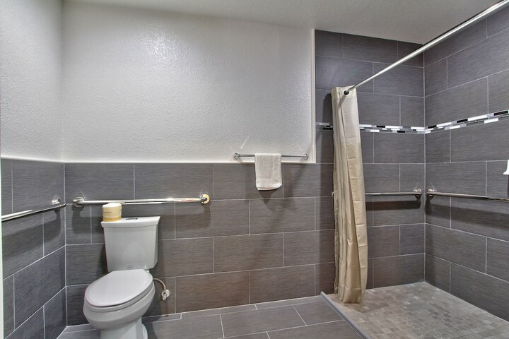 Room 5 of 14