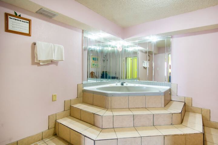 OYO Hotel Hutchinson KS West 4th Ave