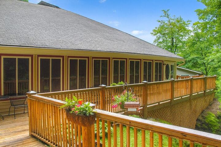 Smoketree Lodge