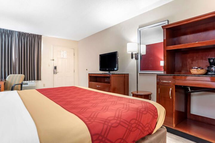 Room 17 of 33