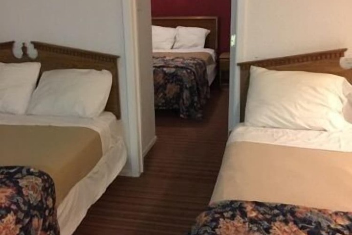 Room 25 of 47