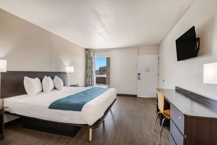 Room 16 of 30