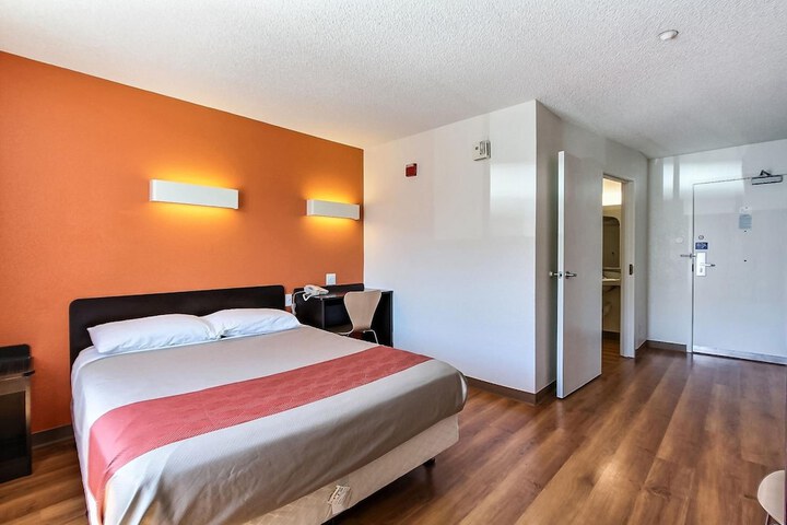 Room 20 of 34
