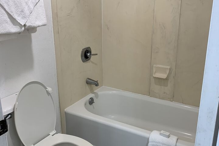 Room 9 of 23