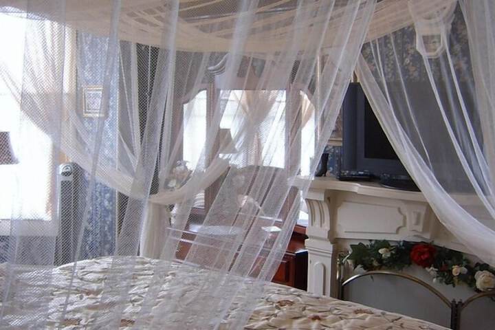 Room 7 of 28
