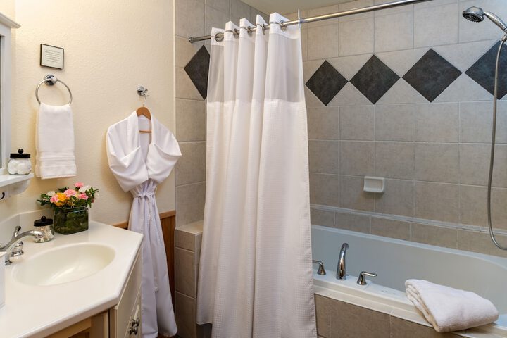 Bent Creek Lodge Bed & Breakfast