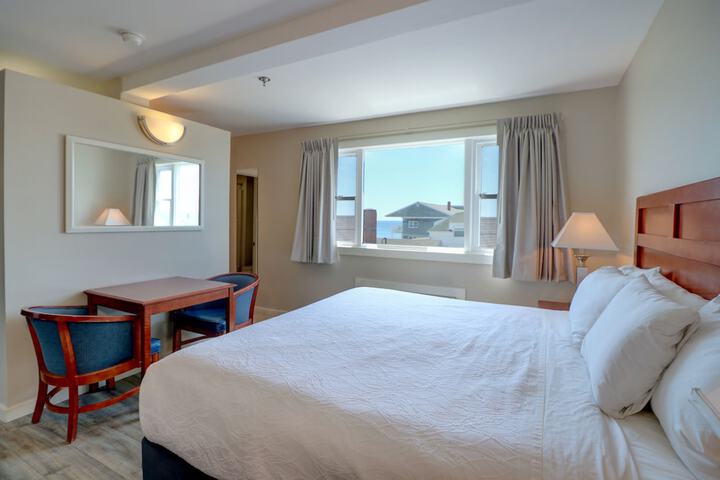 Atlantic Oceanfront Hotel