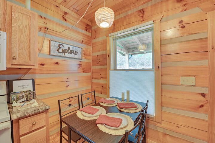Pet-friendly Cabin w / Hot Tub in Daniel Boone NF