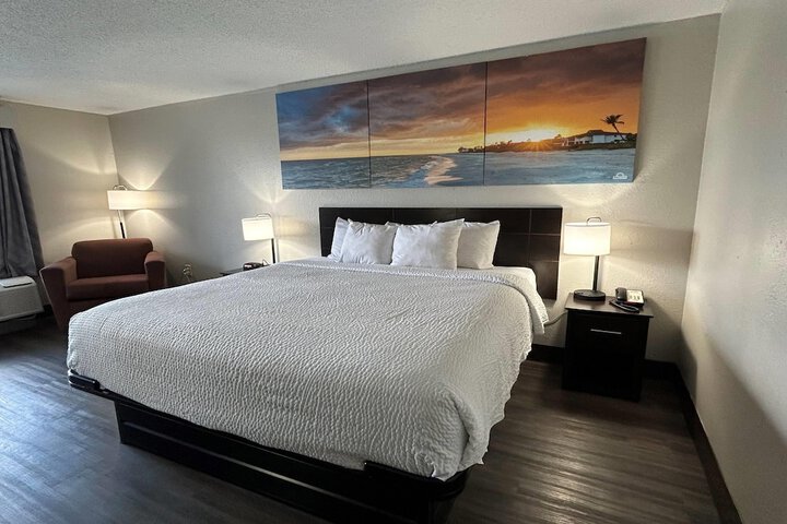 Days Inn by Wyndham Savannah Airport
