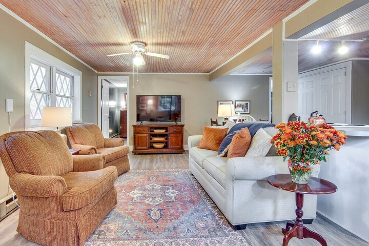 Black Mountain Cabin Apartment 2 Mi to Downtown!
