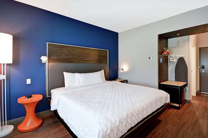 Room 13 of 34
