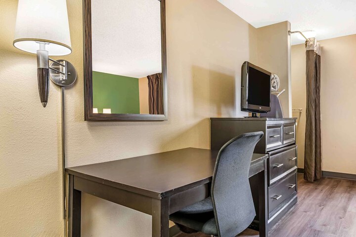 Room 9 of 33