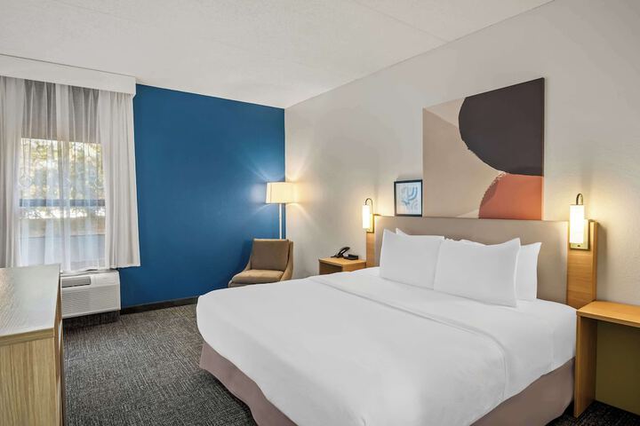 Spark by Hilton Stevensville