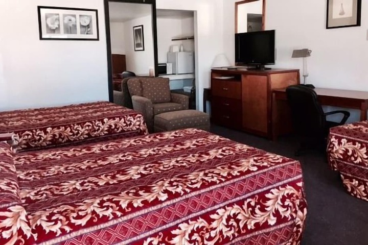 Room 25 of 38