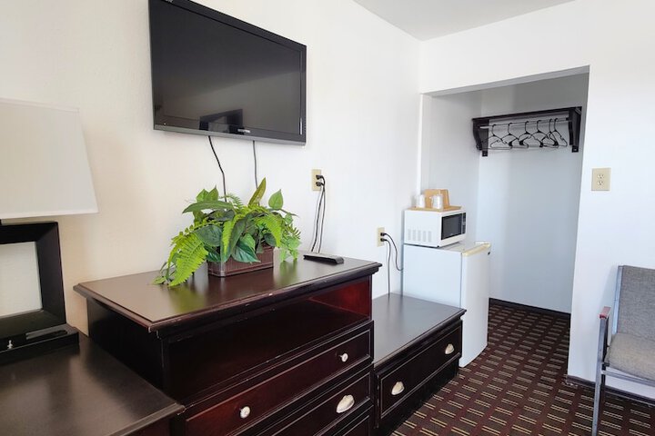 Room 17 of 24