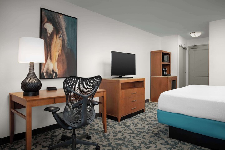 Room 6 of 18