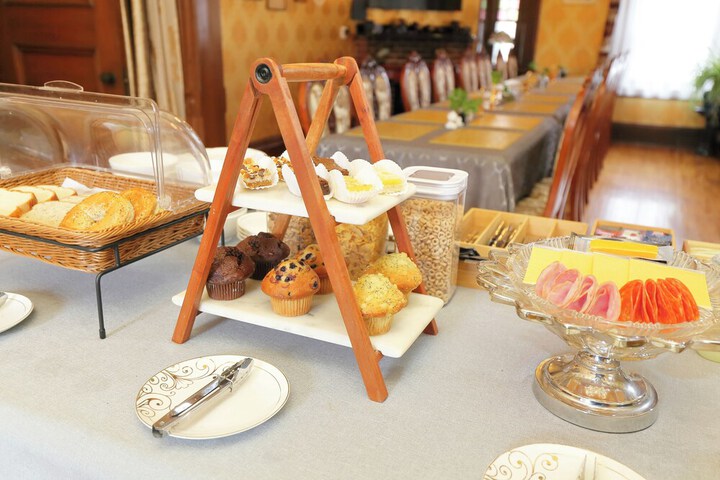 Breakfast/Coffee Service 233 of 252