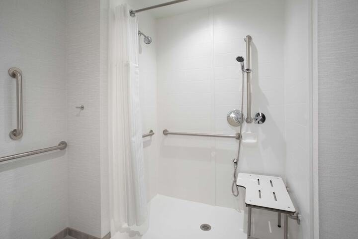 Room 15 of 32