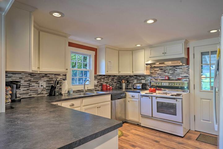 3-acre Lodge w / Snowmobile & Four-wheeling Trails