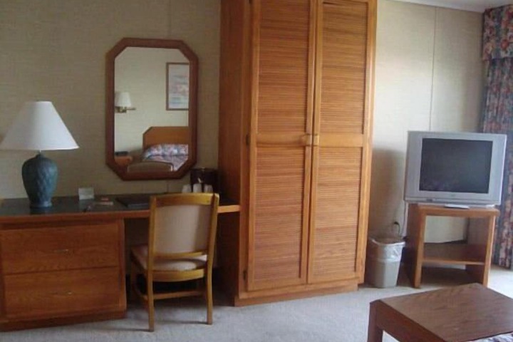 Room 11 of 35