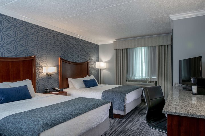 Room 33 of 48