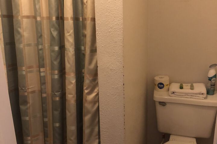 Room 28 of 82