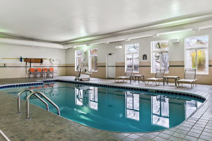 Holiday Inn Express & Suites Marion by IHG