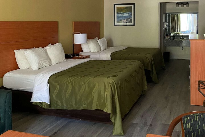 Room 10 of 24