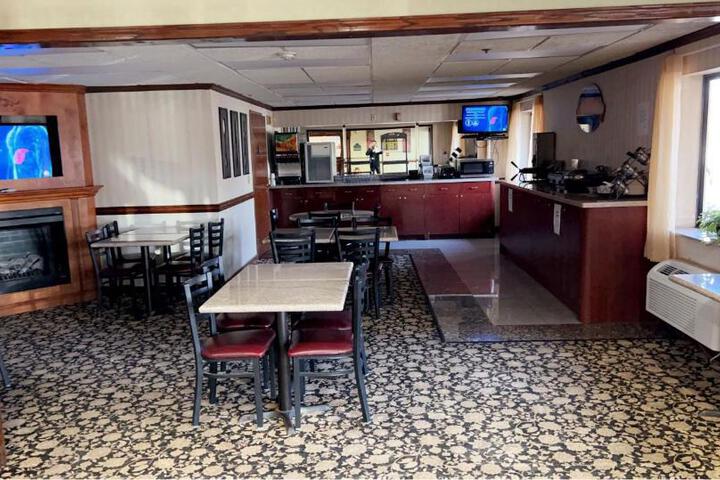 Baymont by Wyndham Battle Creek / I-94