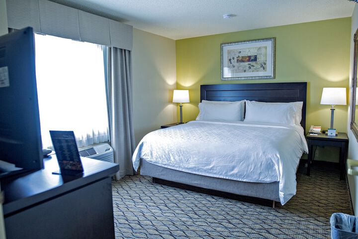 Holiday Inn Express & Suites Chicago-Libertyville by IHG