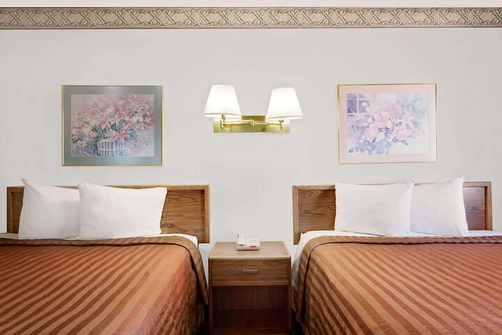 Room 16 of 18