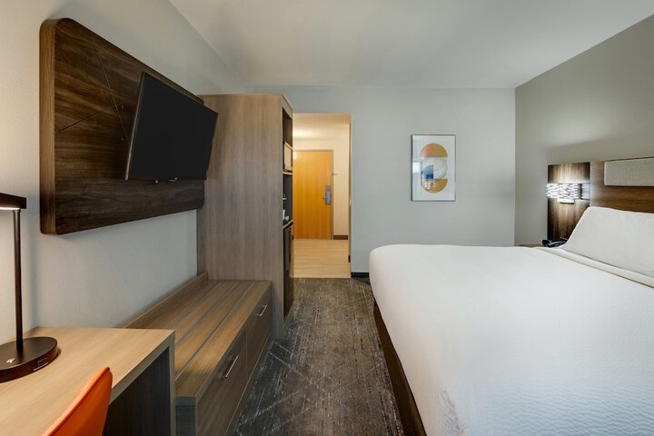 Room 16 of 48