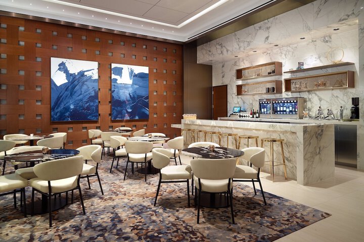 Lounge 75 of 85