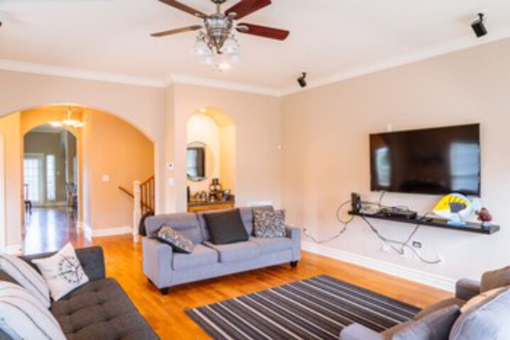 Spacious Kemah Boardwalk Townhome VR