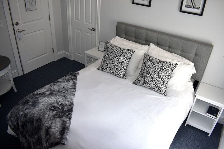 Room 21 of 183