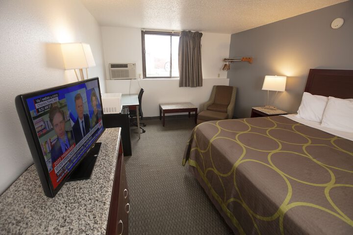 Room 4 of 10