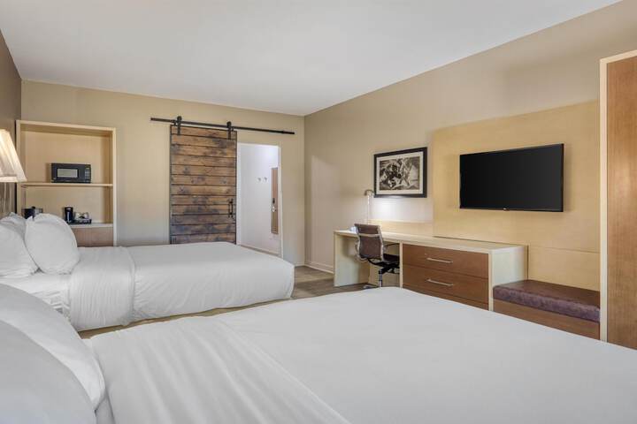 Best Western Bandera Suites & Saloon
