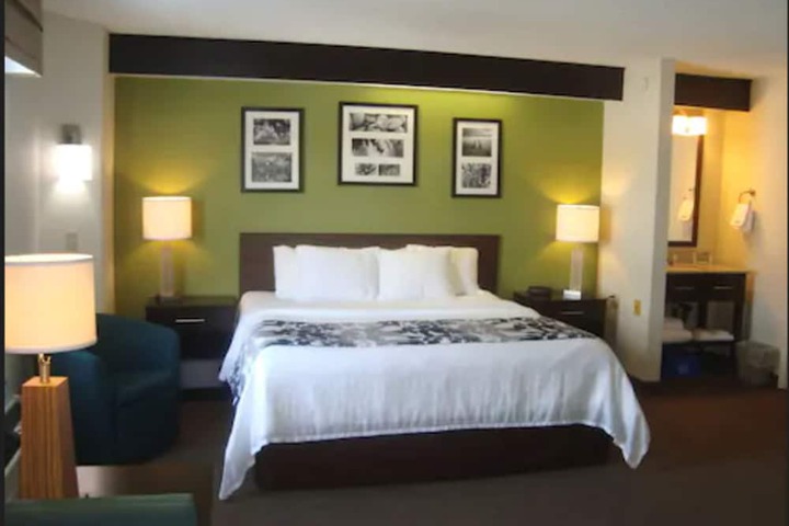 Room 32 of 36