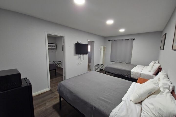 Room 6 of 17