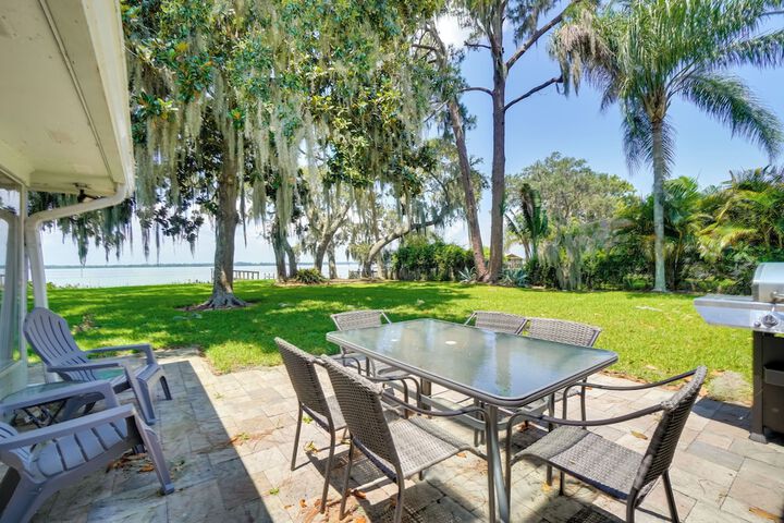 Luxe Waterfront Oasis w / Dock - Direct Lake Access