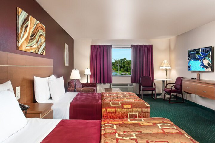 Grand Marquis Waterpark Hotel & Suites