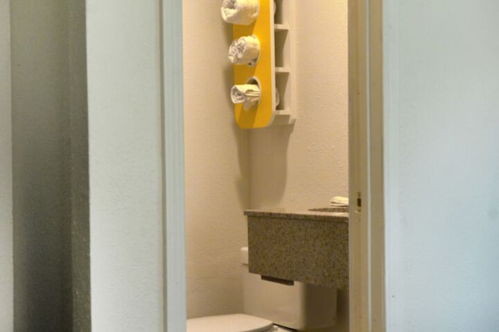 Room 16 of 42