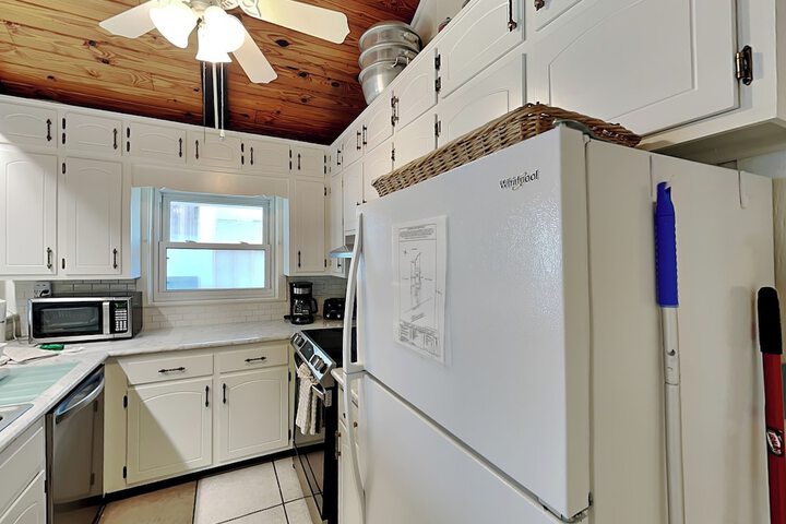 Cozy Cottage by Distinctive Beach Rentals