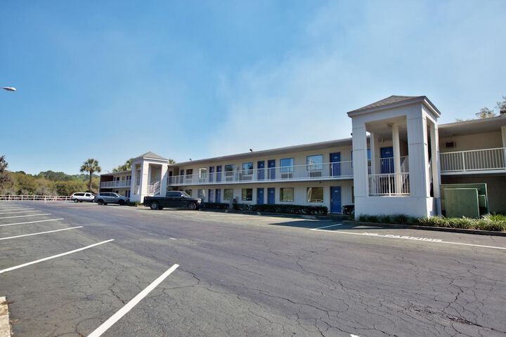 Hotel 6 of 55