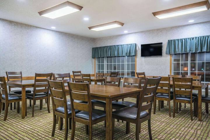 Baymont by Wyndham Albany MN