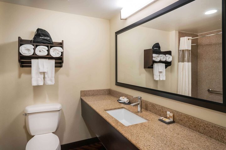 Room 32 of 53