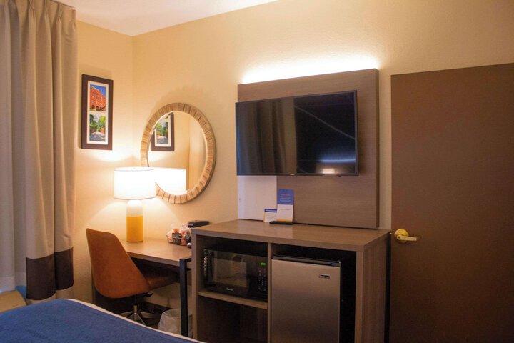 Room 9 of 55